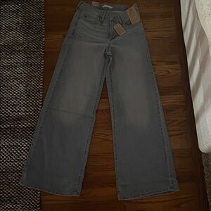 Levi Wide Leg 318 Shaping BRAND NEW Women's SIZE 27. Tall Glass of Water
